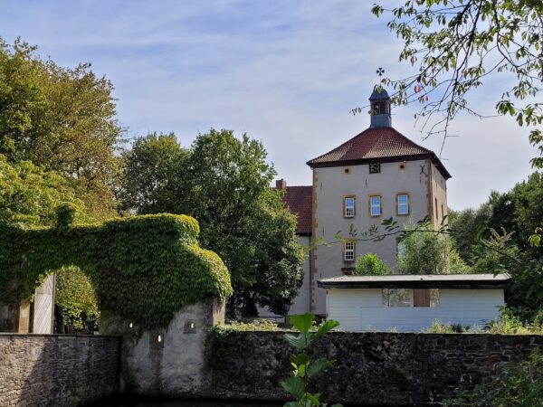 Außenansicht von Gut Bustedt in Hiddenhausen